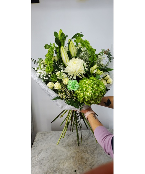 St Patrick' s Day Hand Tied Bouquet