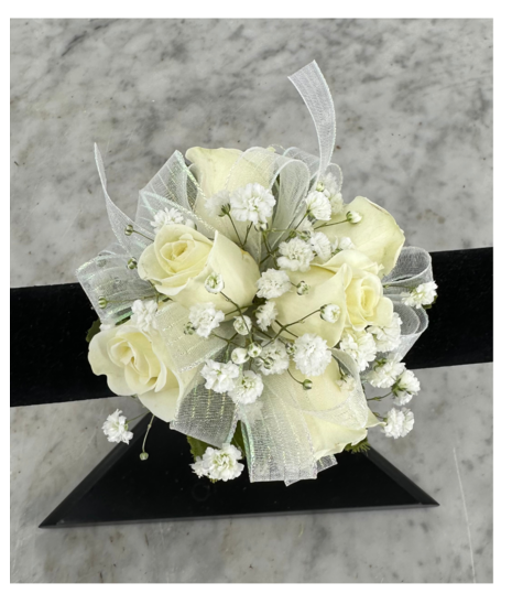 6 Sweetheart Roses White Wristlet