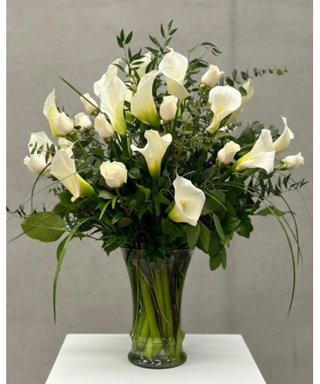 Luxurious Calla Lilies and Roses