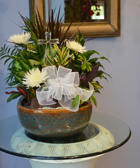 Dish Garden W/ Crystal Cross