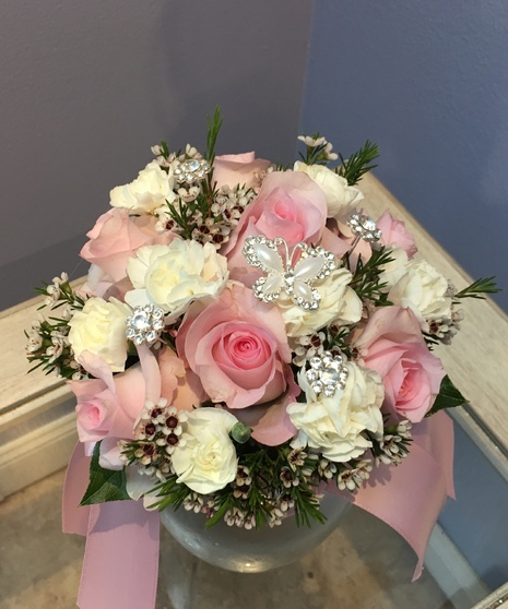 Fresh Roses & Mini Carn Nosegay with Crystal