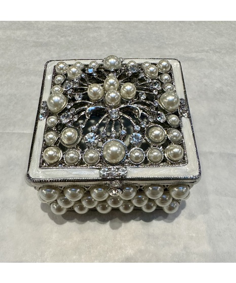 pearly box in pewter with faux pearl accents