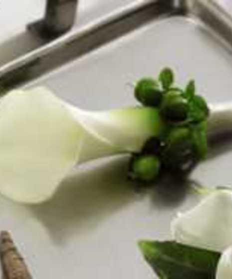 Mini Calla Lily Boutonniere