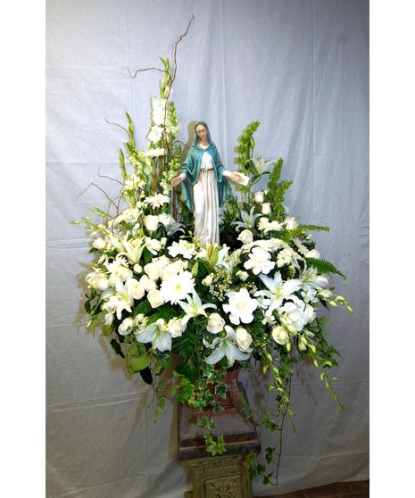 Wreath with Blessed Mother Statue